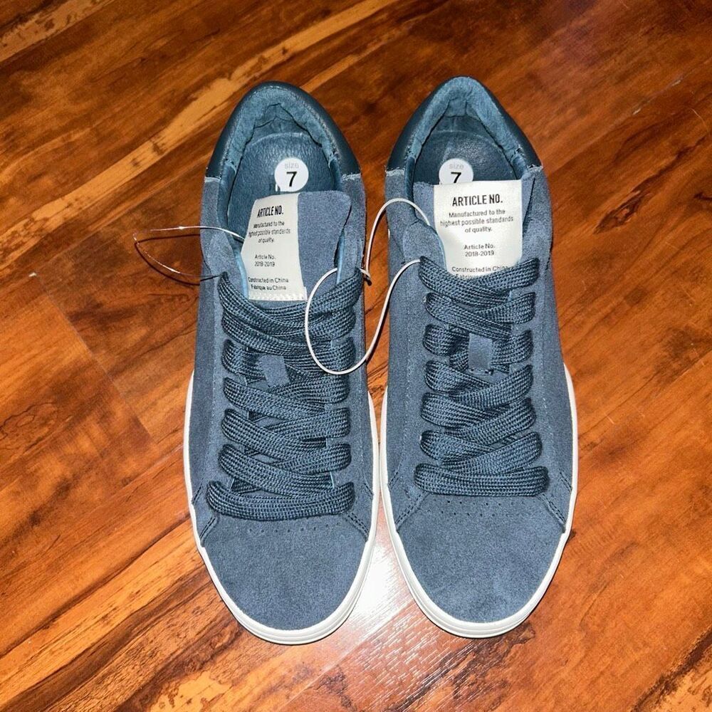 Article No Sneakers